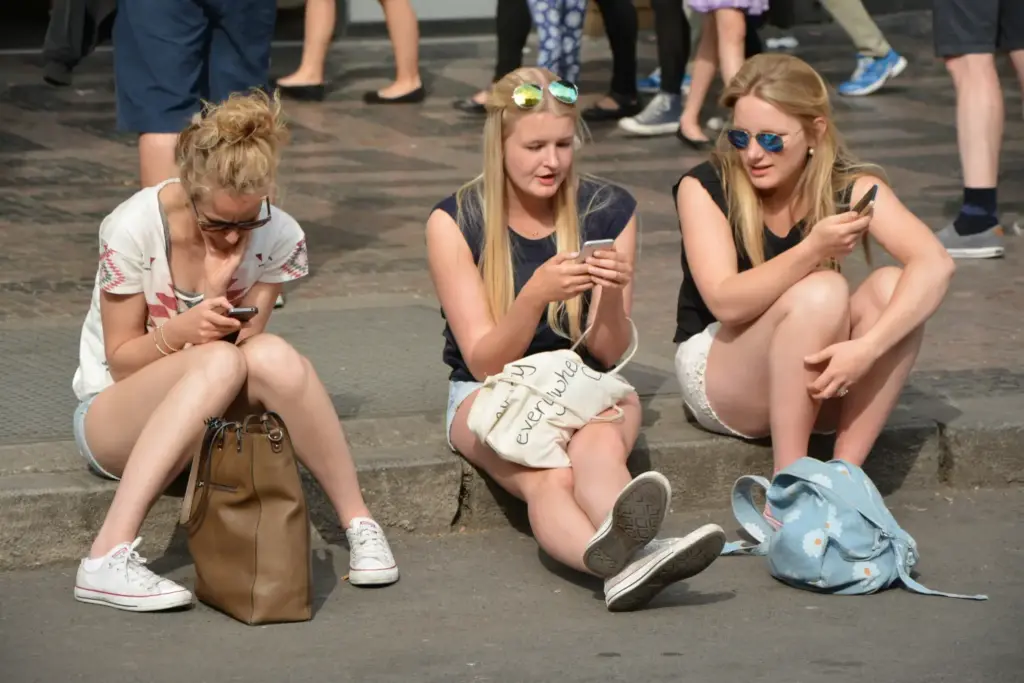Dutch Gambling Ads Under Fire Over Youth Targeting Concerns