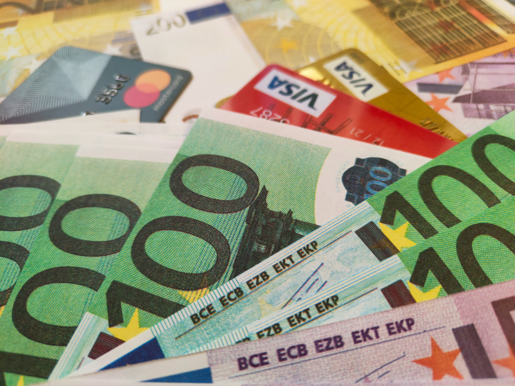 UK Gambling Commission Pushes Back Deposit Limit Rule Deadline to September 2026